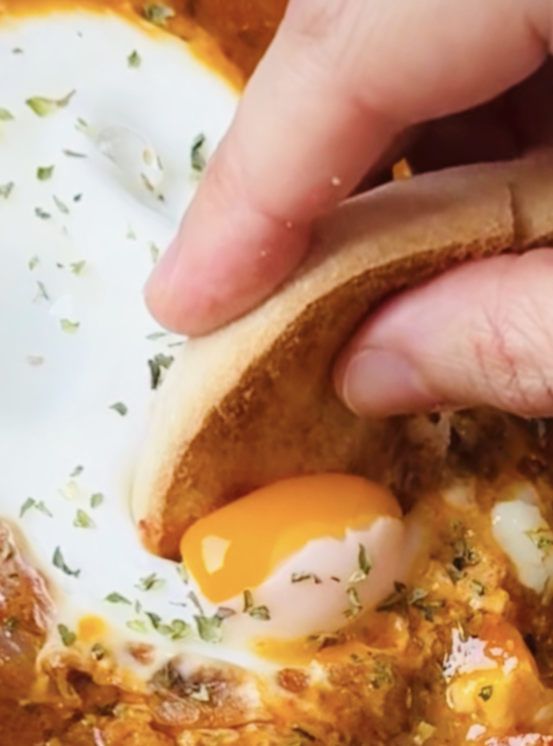 🍳 Recette express : œufs aux tomates poêlées & fromage
