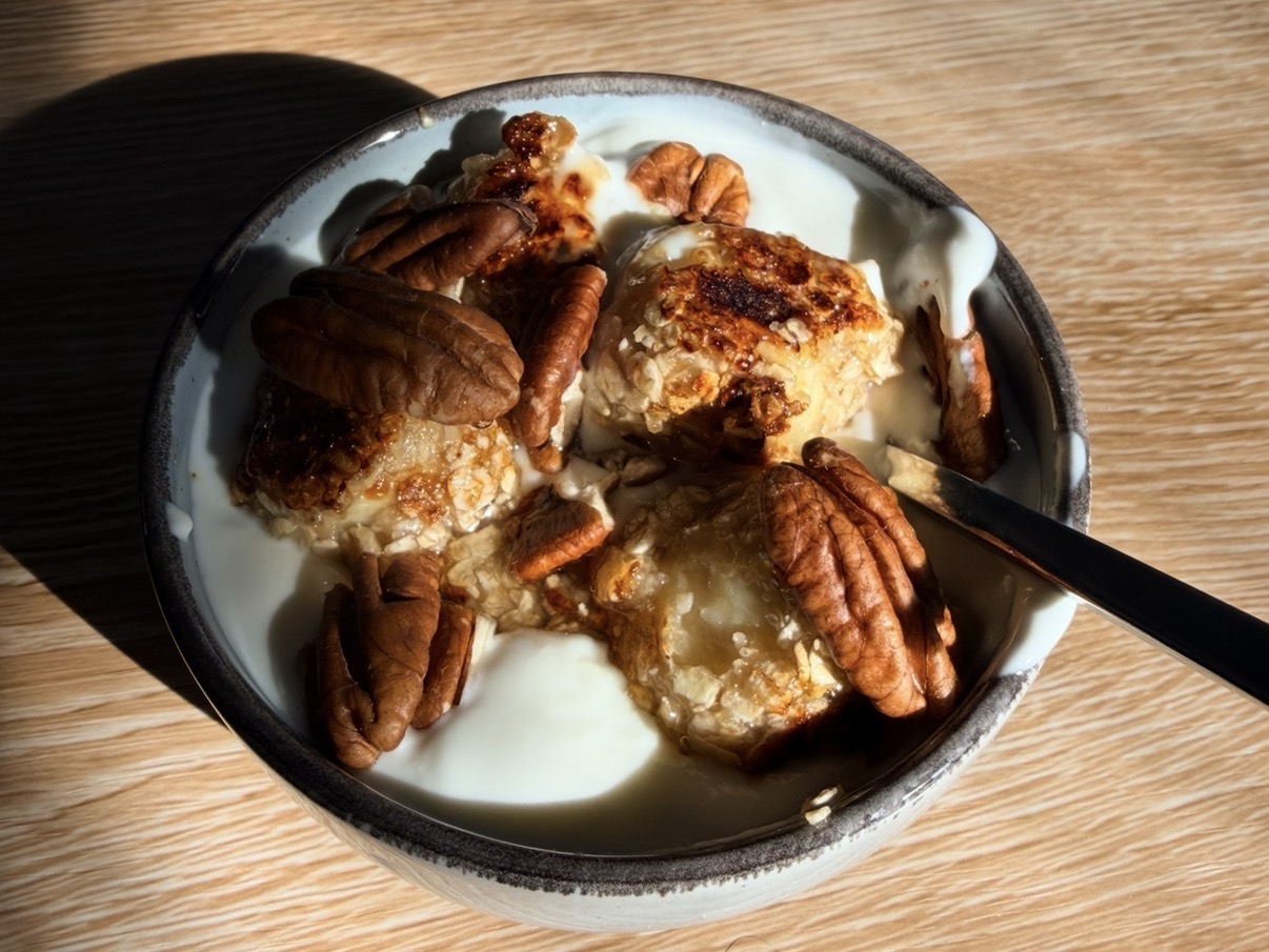 Dessert healthy express : banane caramélisée & flocons d’avoine