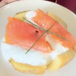 Pomme de terre au skyr & saumon fumé — prête en moins de 5 minutes