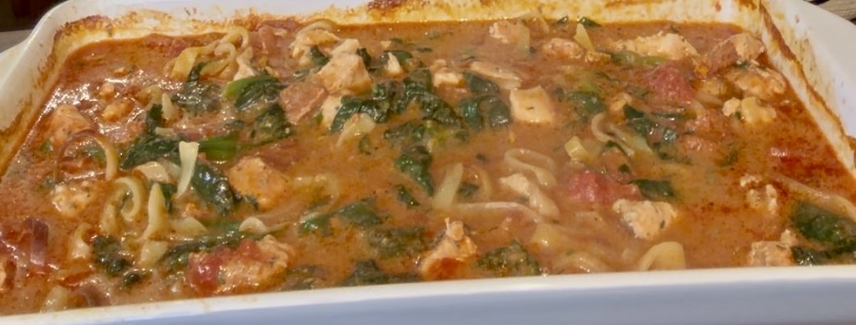 Dîner sans prise de tête : tagliatelles poulet, chorizo & épinards au four