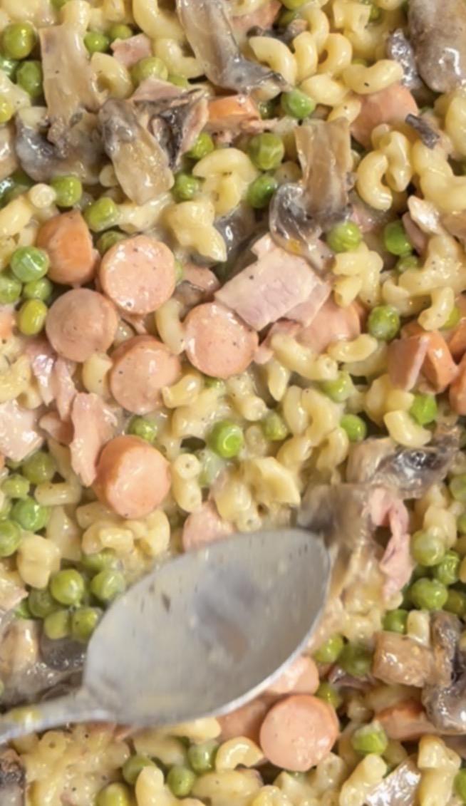 One pot au four : coquillettes, petits pois, champignons & knacki