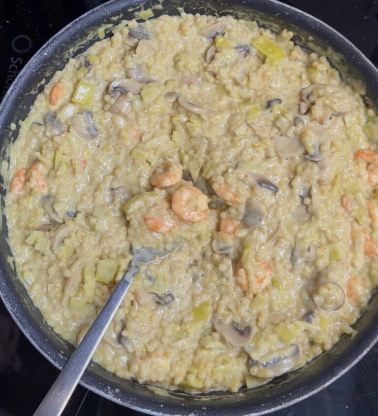 Pâtes perles coco-curry aux poireaux, champignons & crevettes