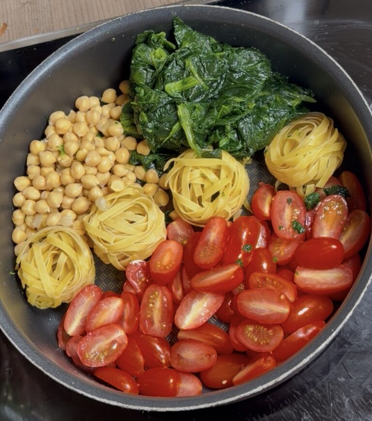 Tagliatelles au pesto, épinards & pois chiches
